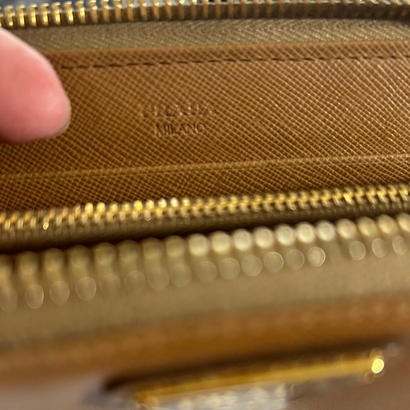 Authentic Vintage Prada Caramel Wallet - Picture 5 of 12
